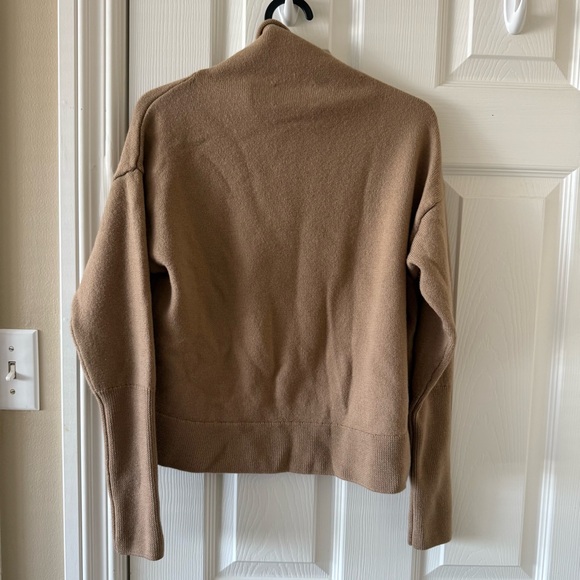 Wilfred Aritzia Cyprie 100% Merino Wool Turtleneck Cropped Sweater Size Medium - Picture 4 of 9